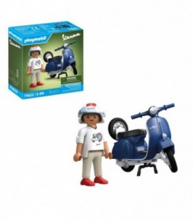 Vespa albastra cu un barbat