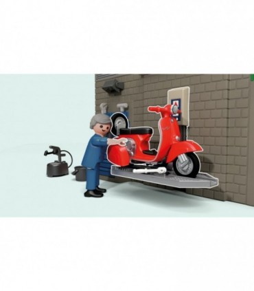 Atelier cu Vespa Rosie